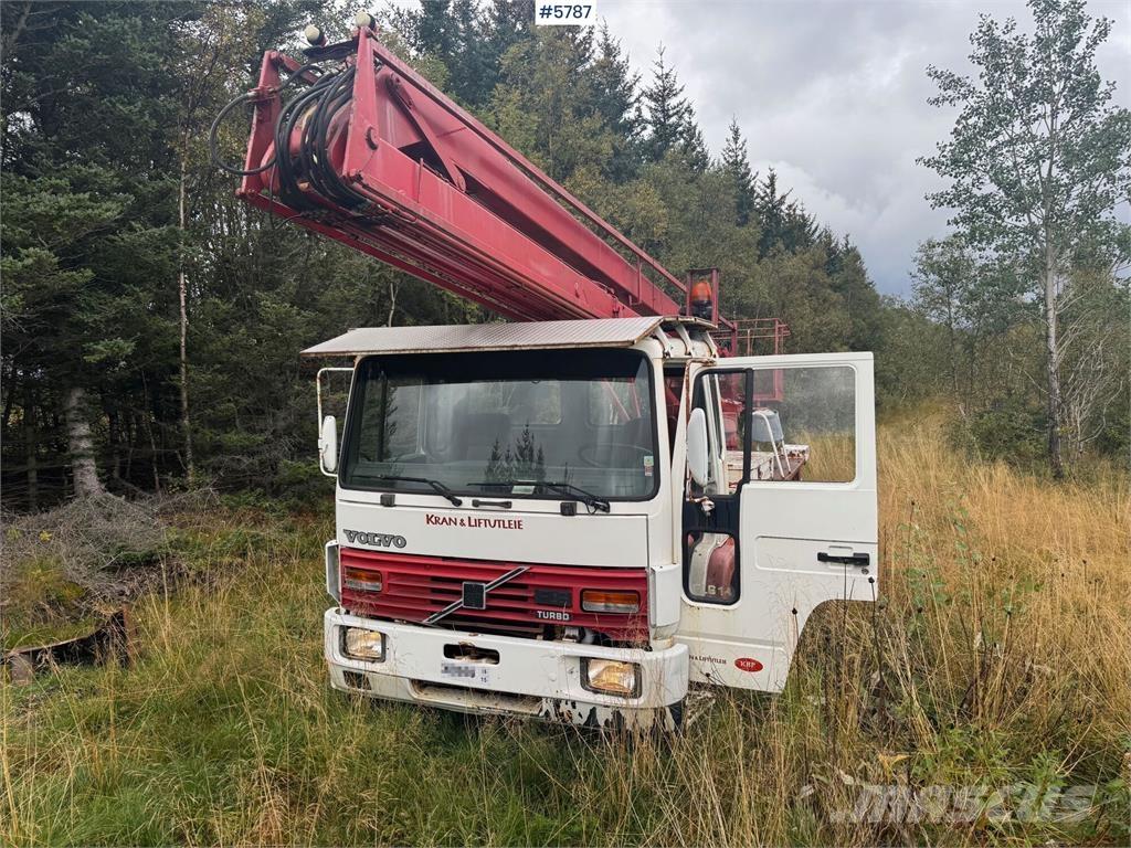 Volvo FL614 Ant vilkikų montuojamos kėlimo platformos