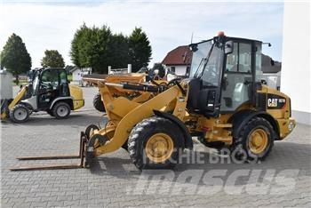 CAT 907M Naudoti ratiniai krautuvai