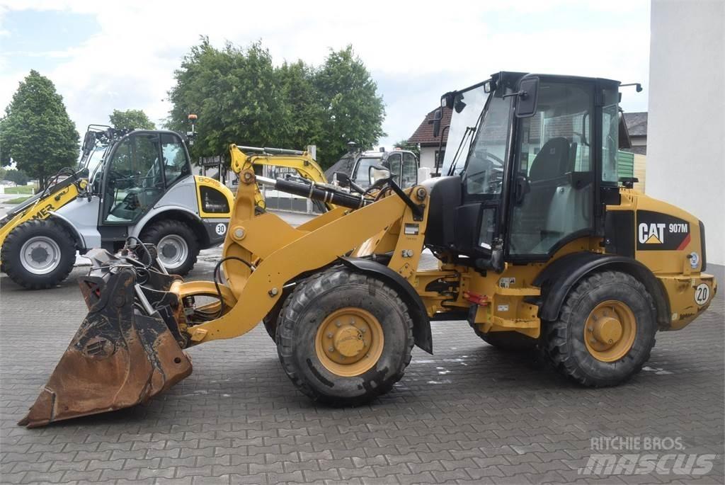 CAT 907M Naudoti ratiniai krautuvai