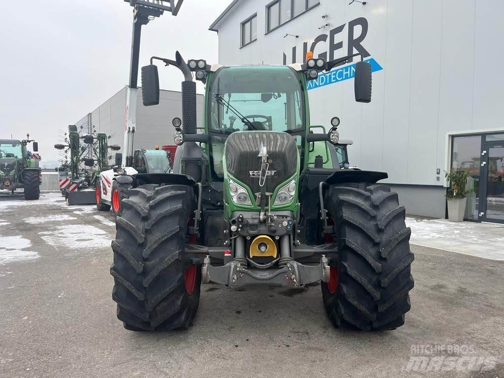 Fendt 718 Vario Traktoriai