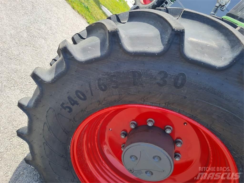 Fendt 724 Vario Traktoriai