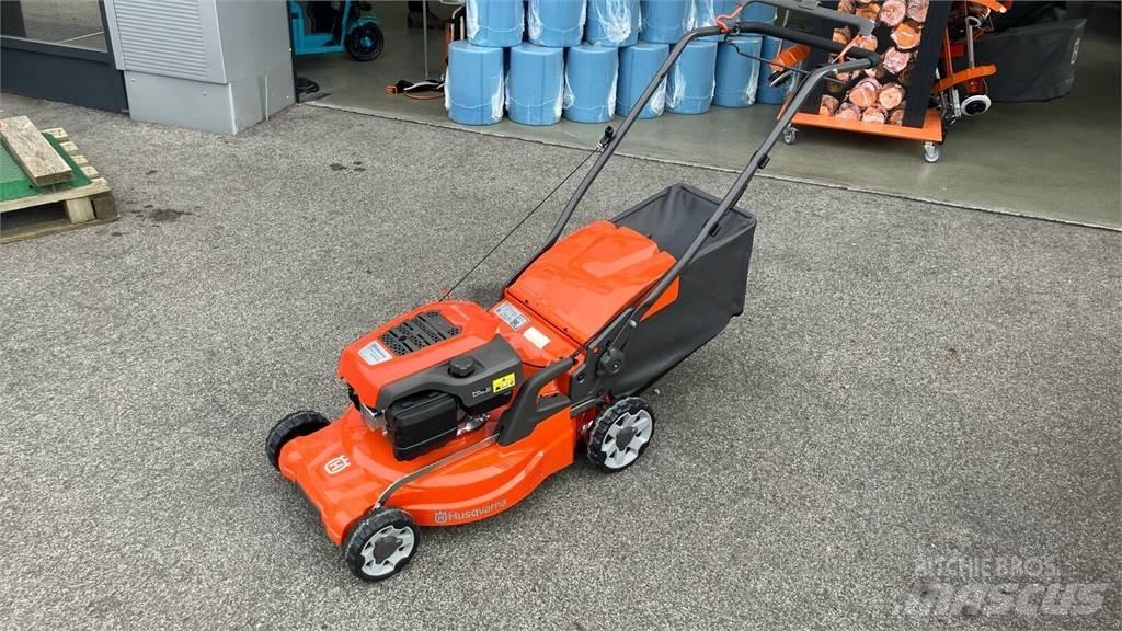 Husqvarna LC 247S Sodo traktoriukai-vejapjovės