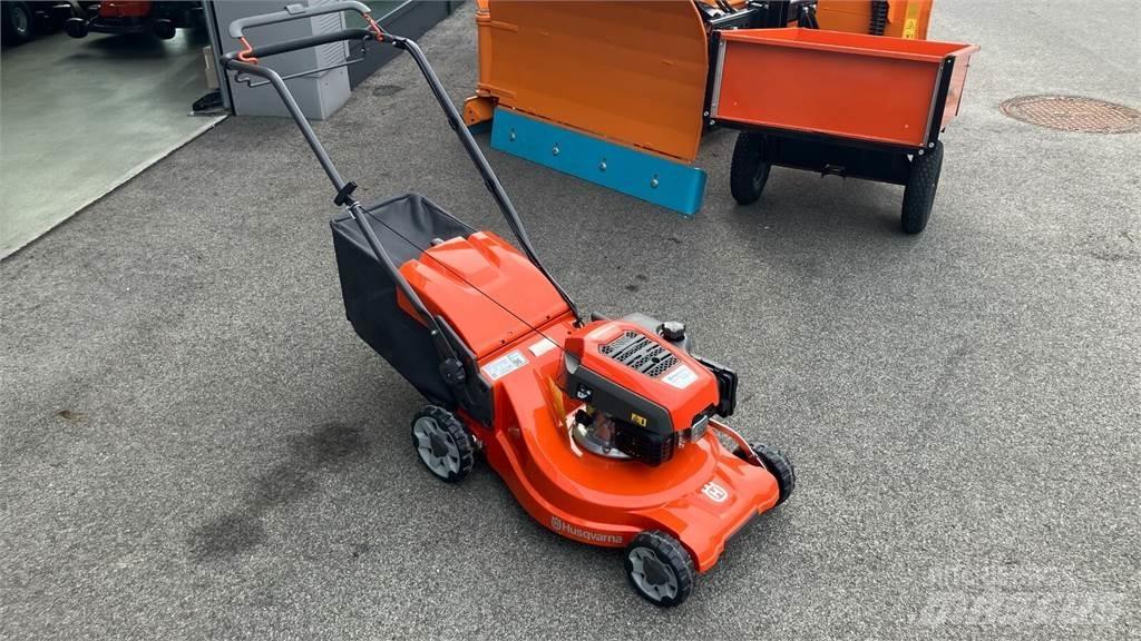 Husqvarna LC 247S Sodo traktoriukai-vejapjovės