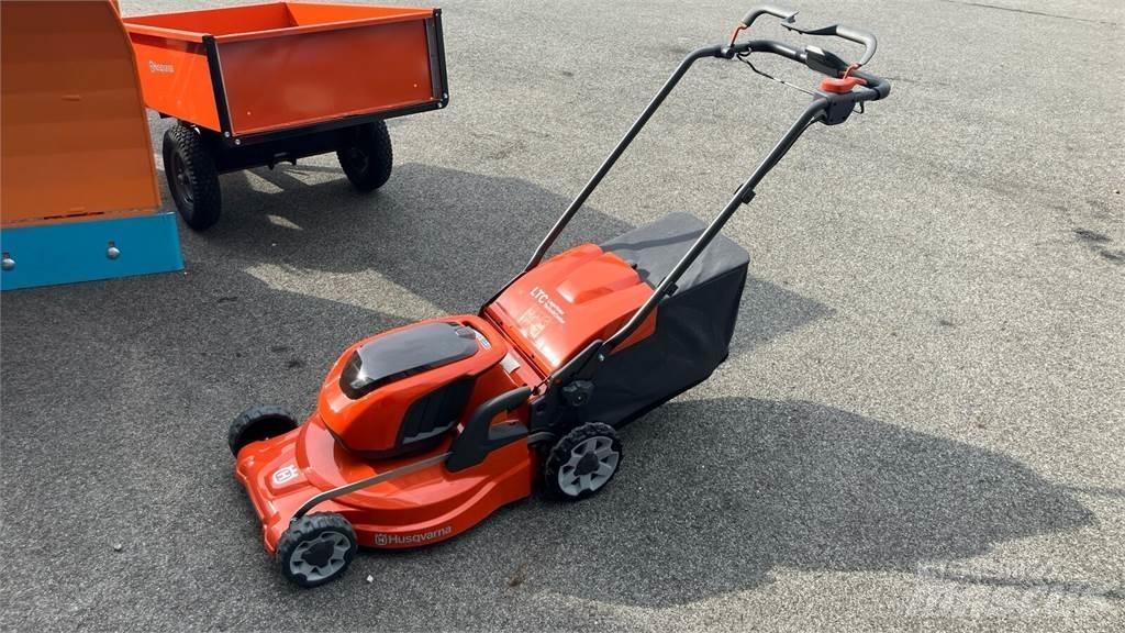Husqvarna LC 347iVX Sodo traktoriukai-vejapjovės