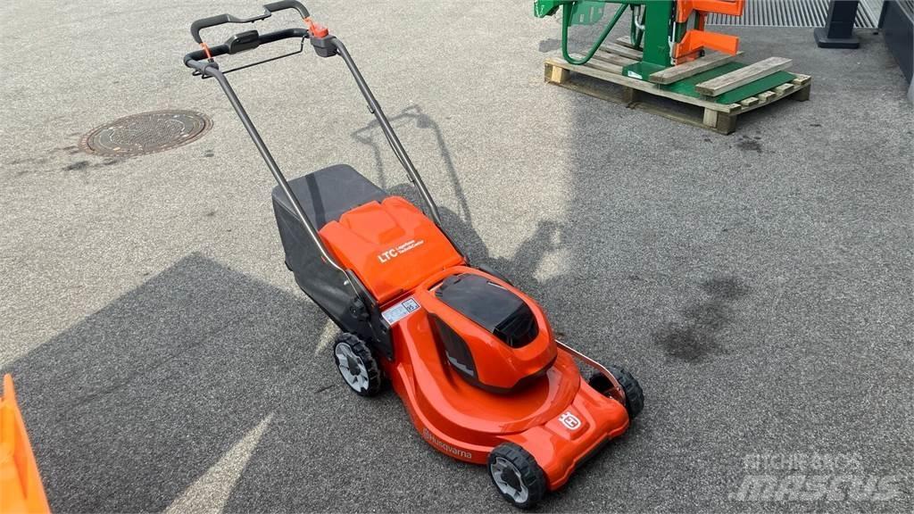 Husqvarna LC 347iVX Sodo traktoriukai-vejapjovės
