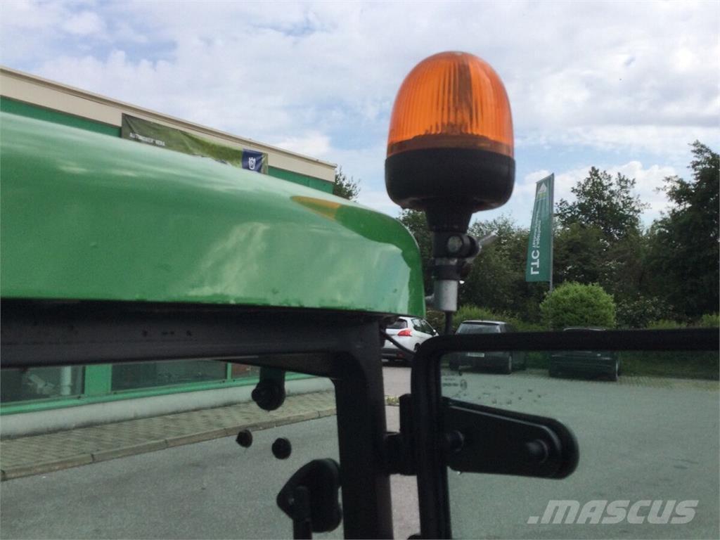 John Deere 1026R Traktoriai