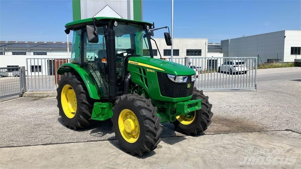 John Deere 5058E Traktoriai