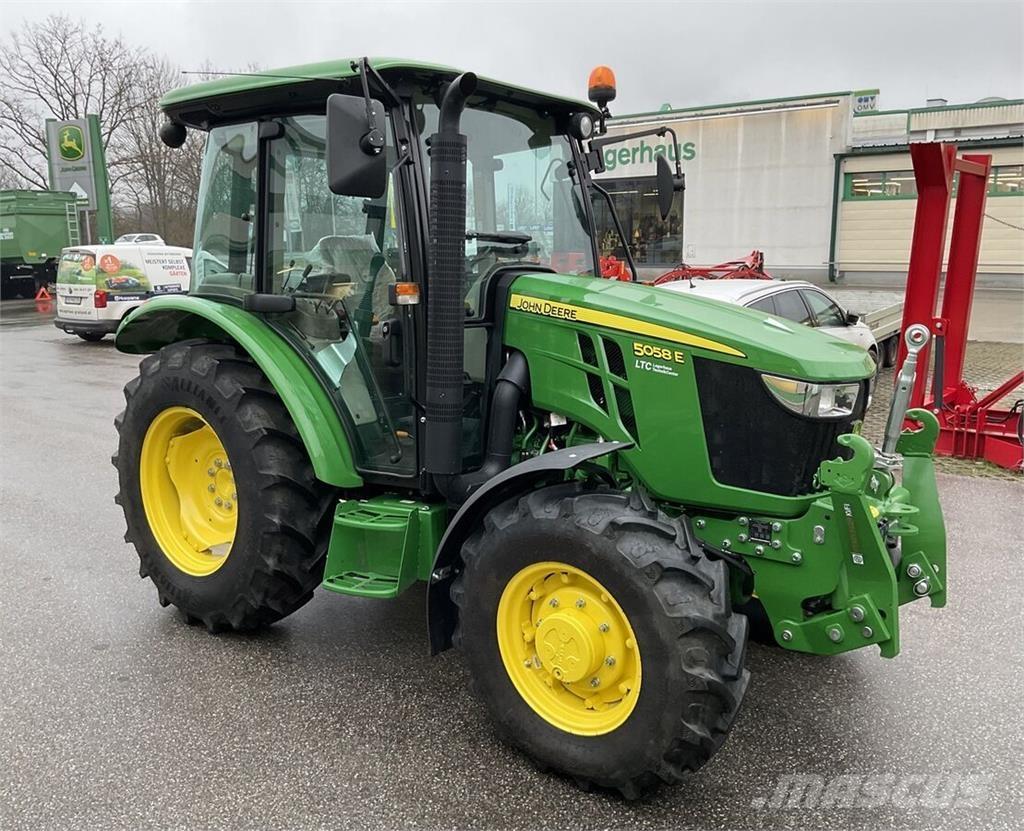 John Deere 5058E Traktoriai