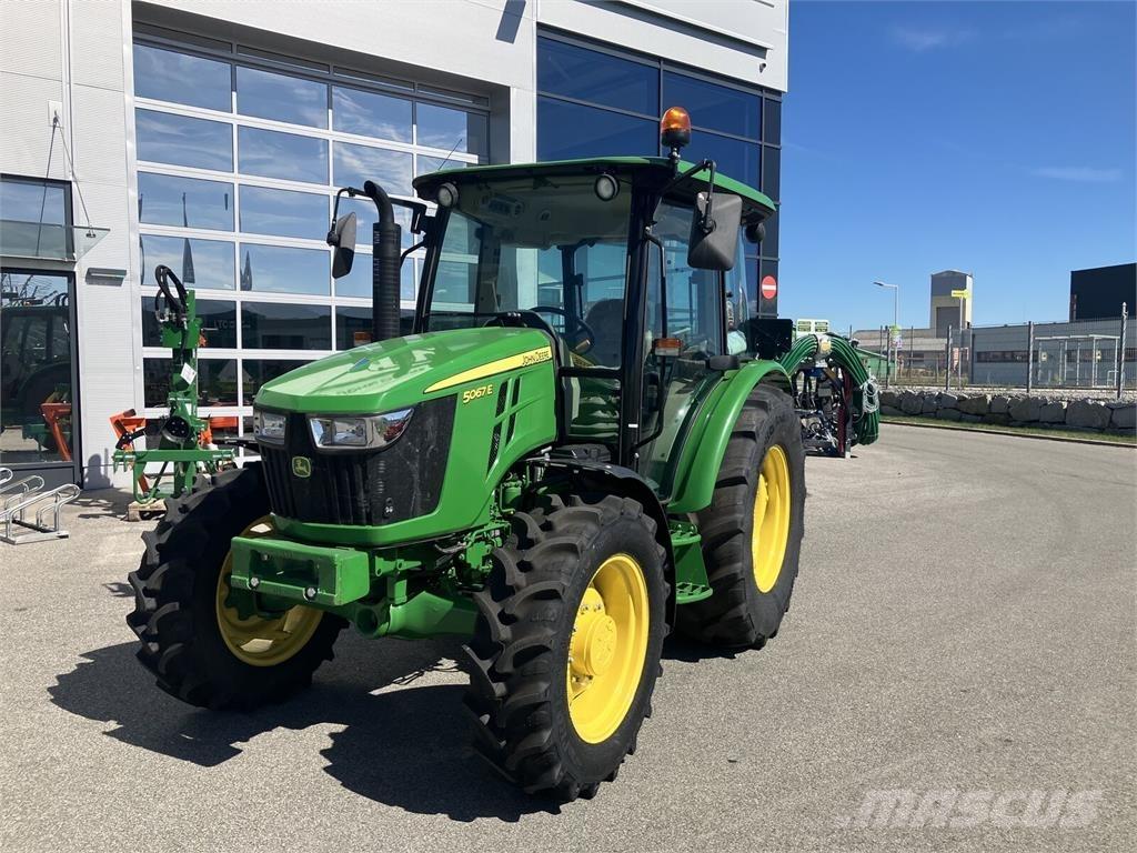 John Deere 5067E Traktoriai