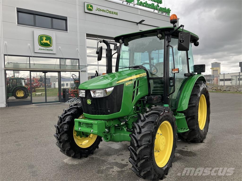 John Deere 5067E Traktoriai