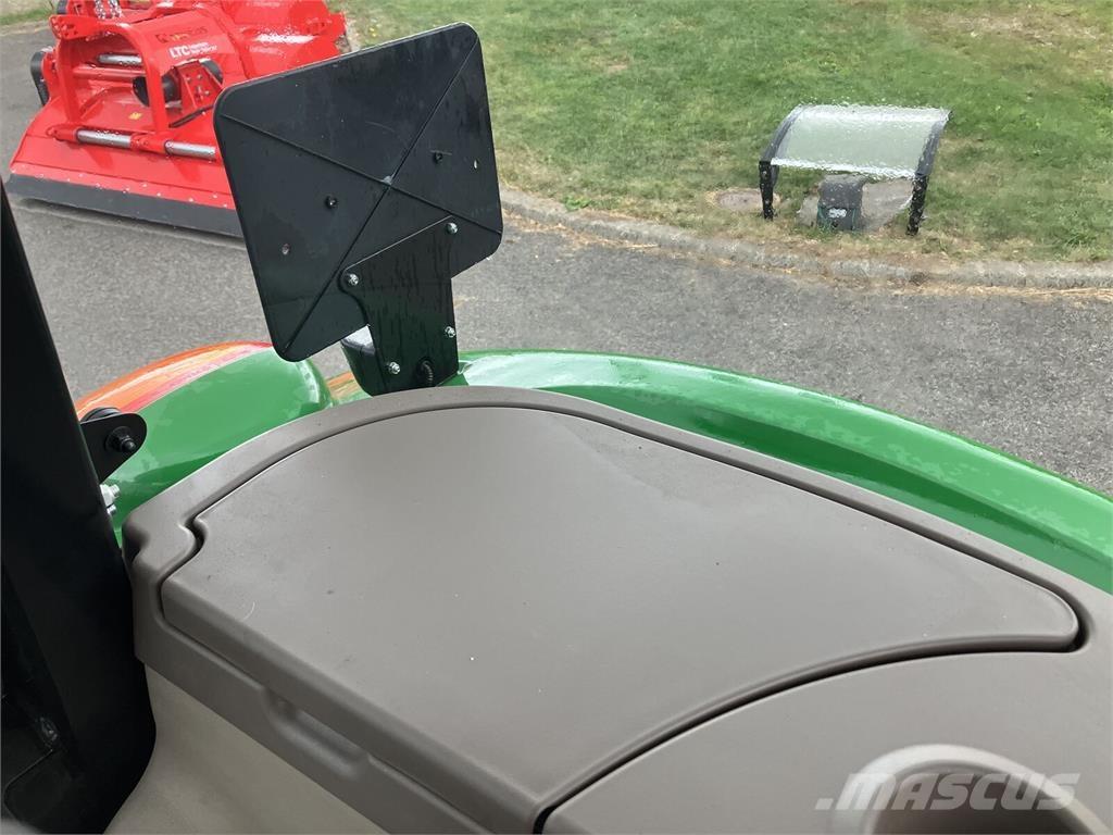 John Deere 5067E Traktoriai