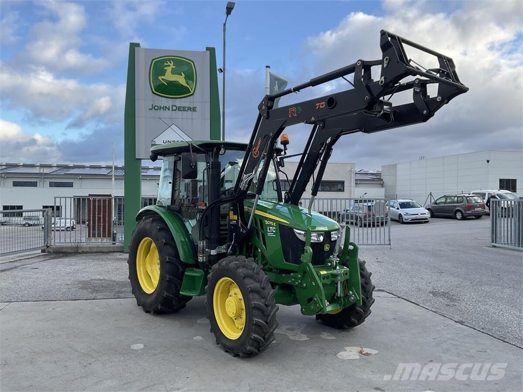 John Deere 5075E Traktoriai