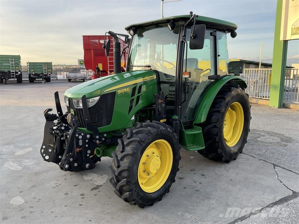 John Deere 5075E Traktoriai