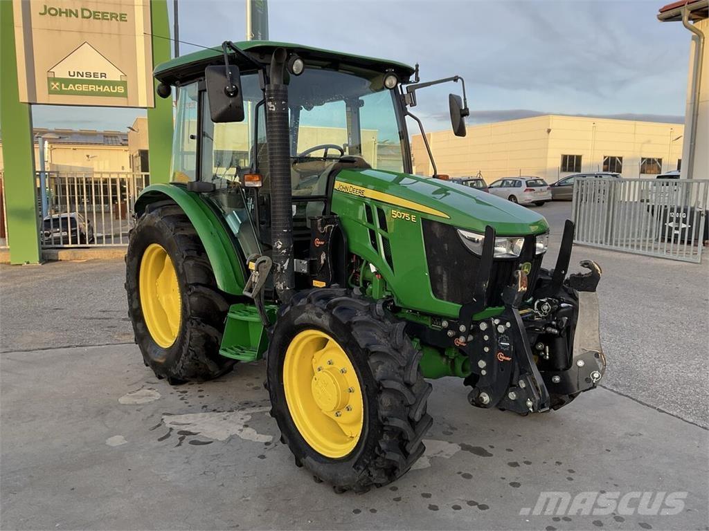 John Deere 5075E Traktoriai