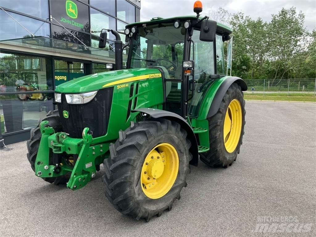 John Deere 5085M Traktoriai