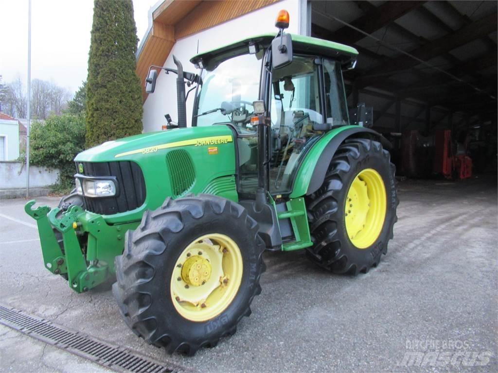 John Deere 5820 Traktoriai