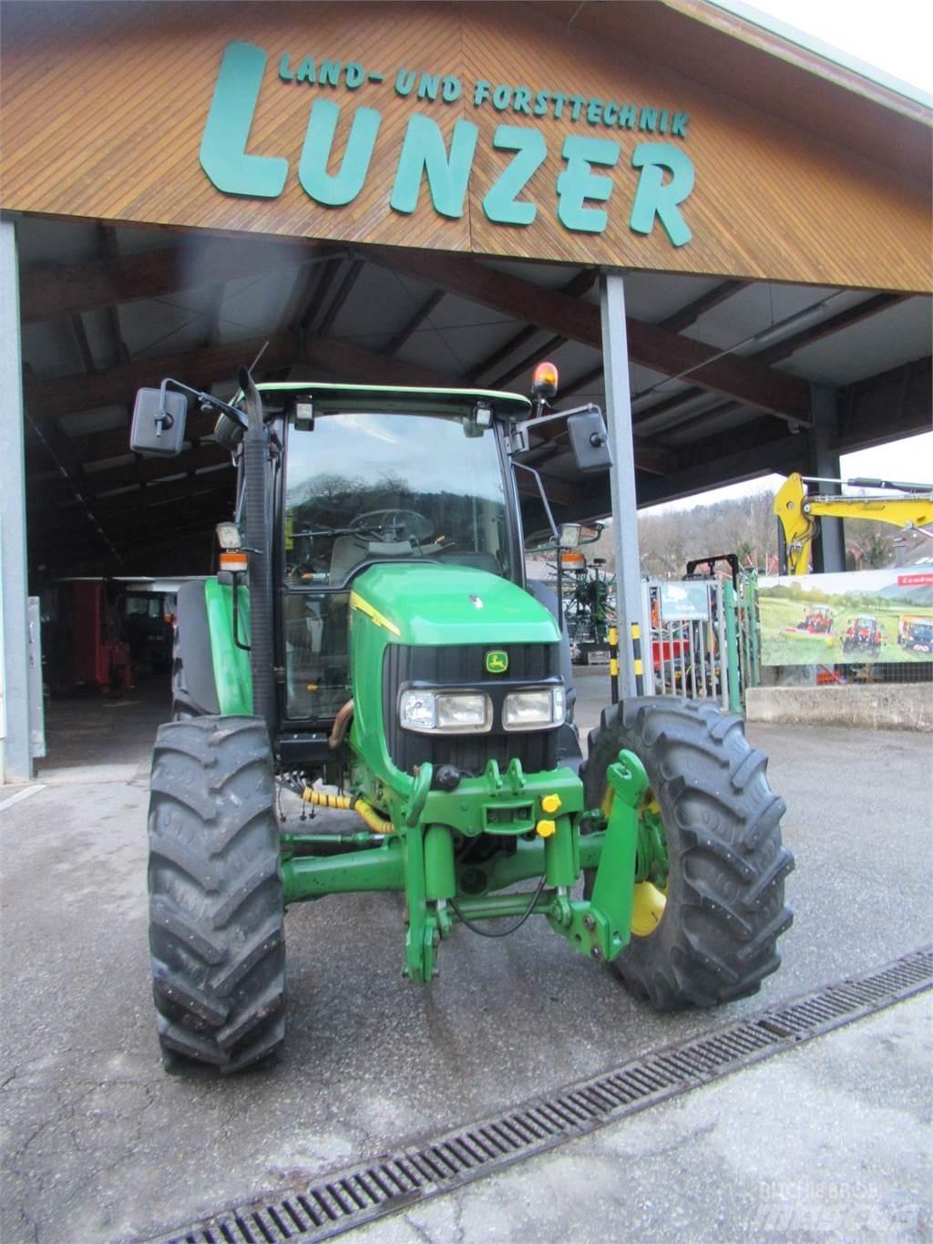 John Deere 5820 Traktoriai