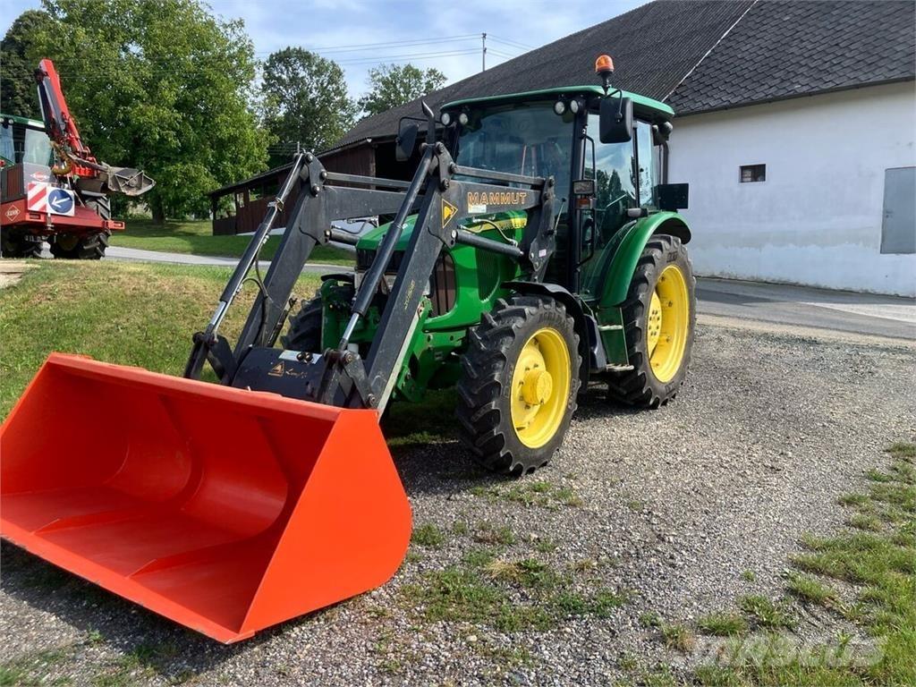 John Deere 5820 Traktoriai