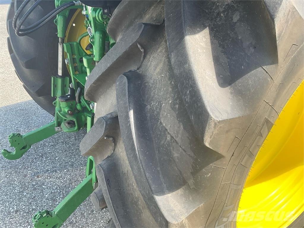 John Deere 6110R Traktoriai
