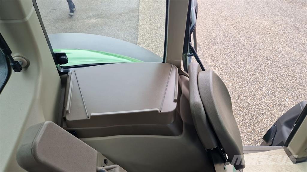 John Deere 6195M Traktoriai