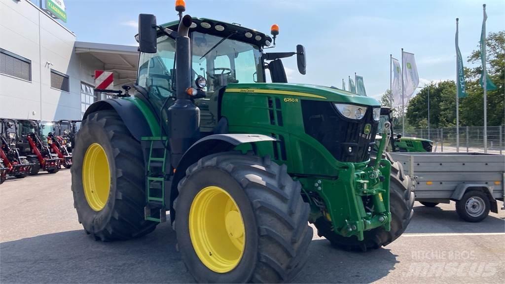 John Deere 6250R Traktoriai