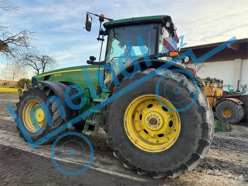 John Deere 8230 Traktoriai