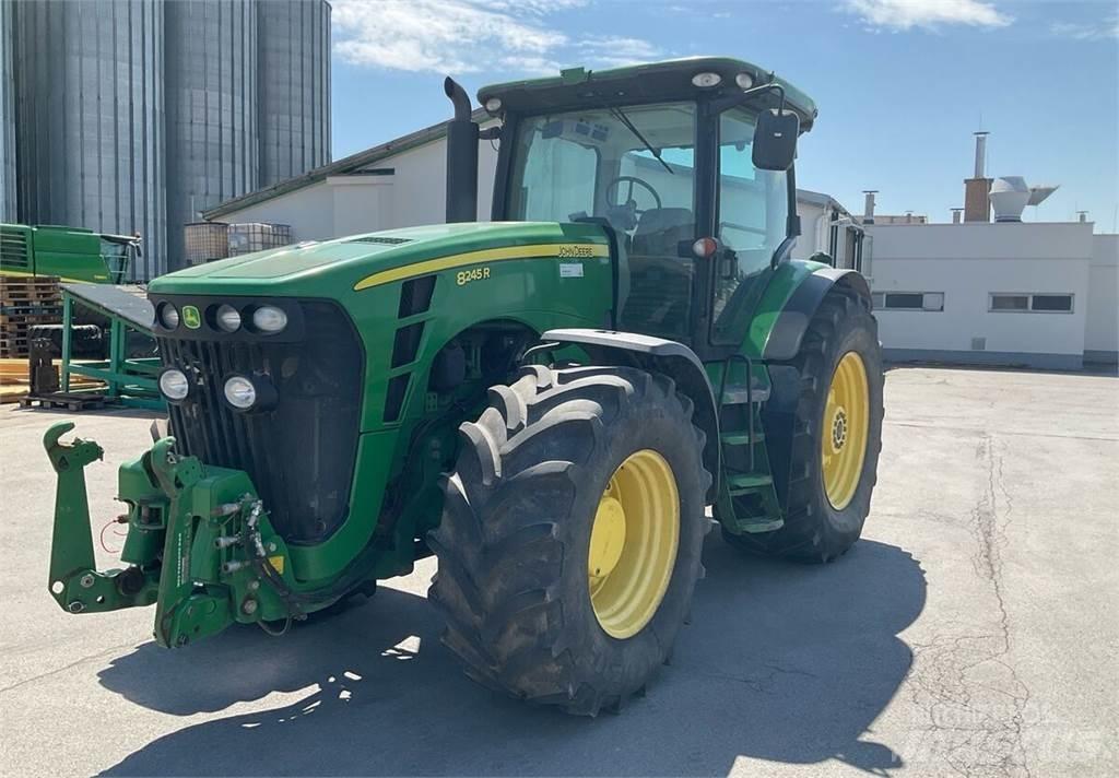 John Deere 8245R Traktoriai