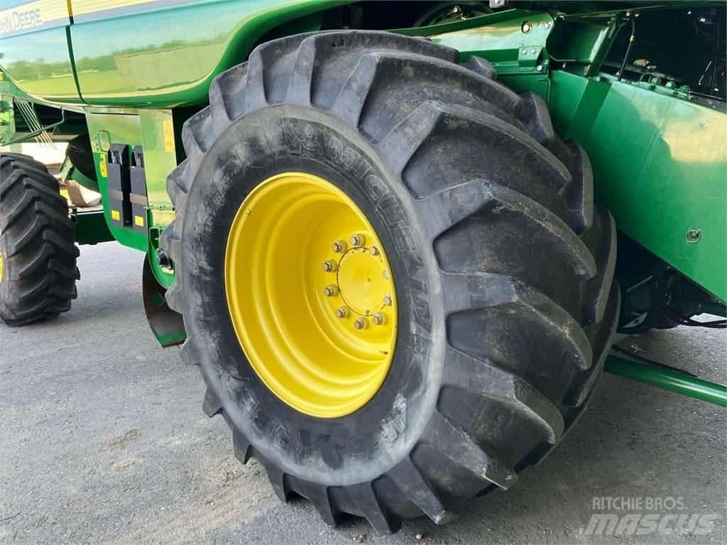 John Deere T560HM Derliaus nuėmimo kombainai