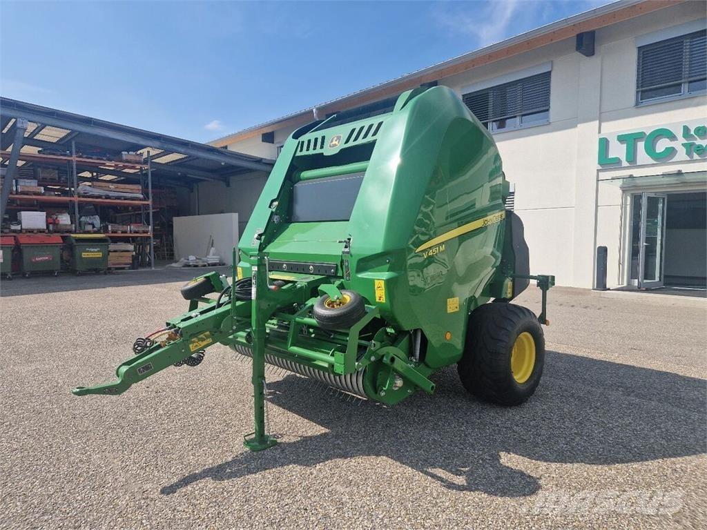 John Deere V451M Ritinių presai