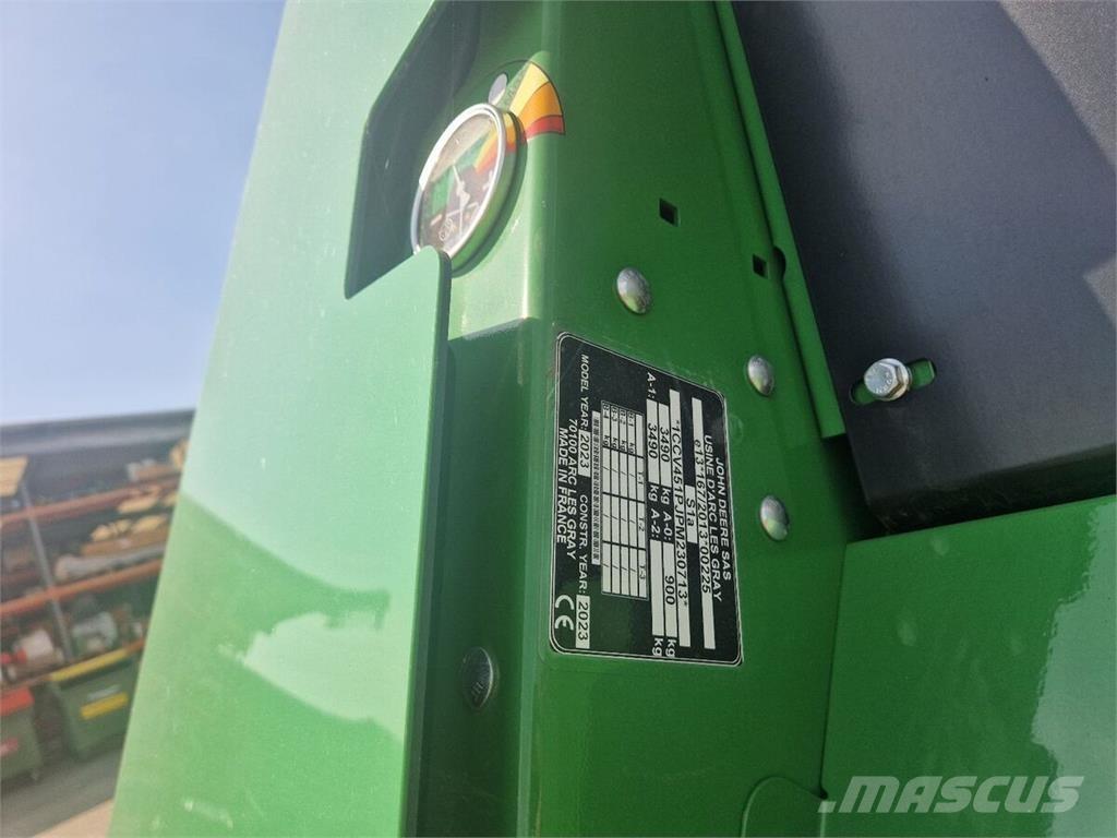 John Deere V451M Ritinių presai