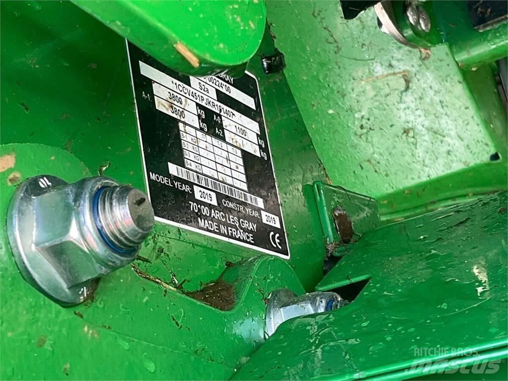 John Deere V451R Ritinių presai