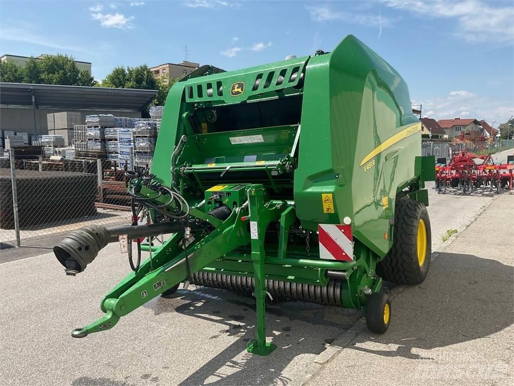 John Deere V451R Ritinių presai