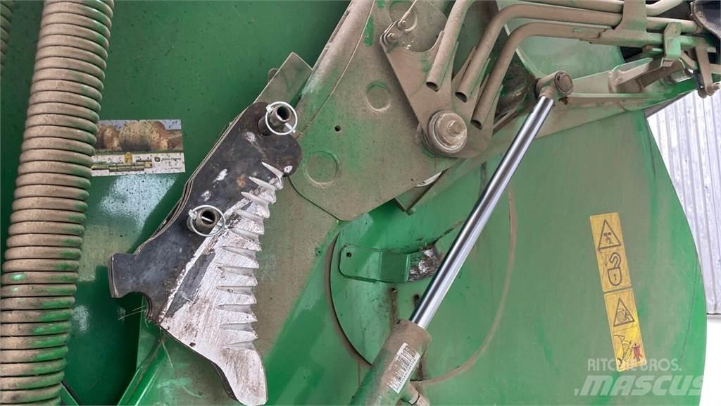 John Deere V461R Ritinių presai