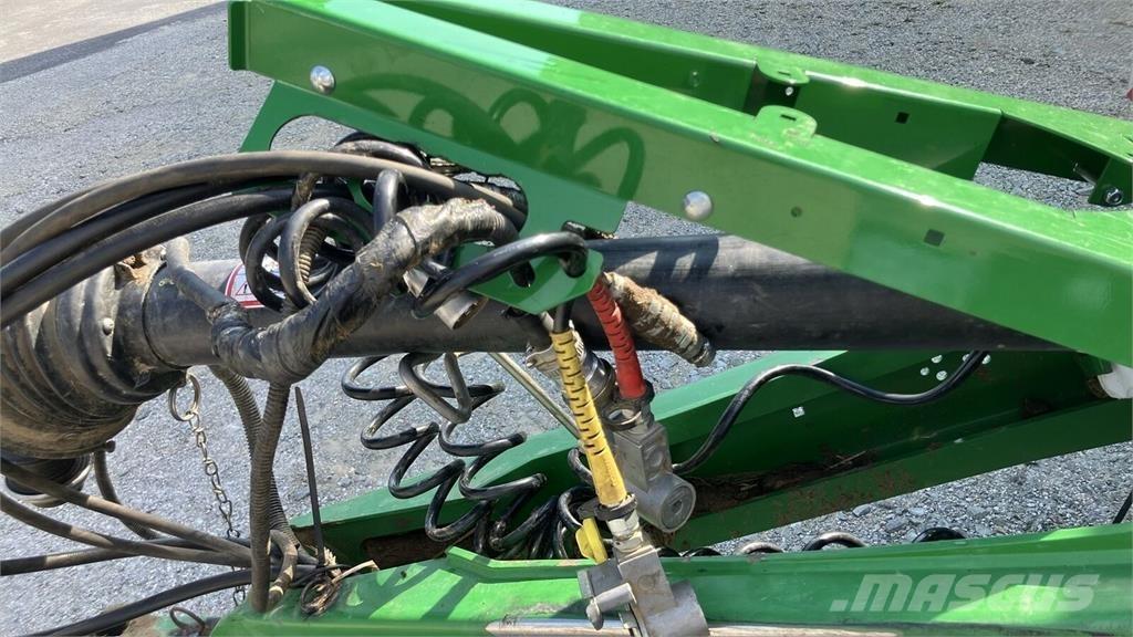 John Deere V461R Ritinių presai
