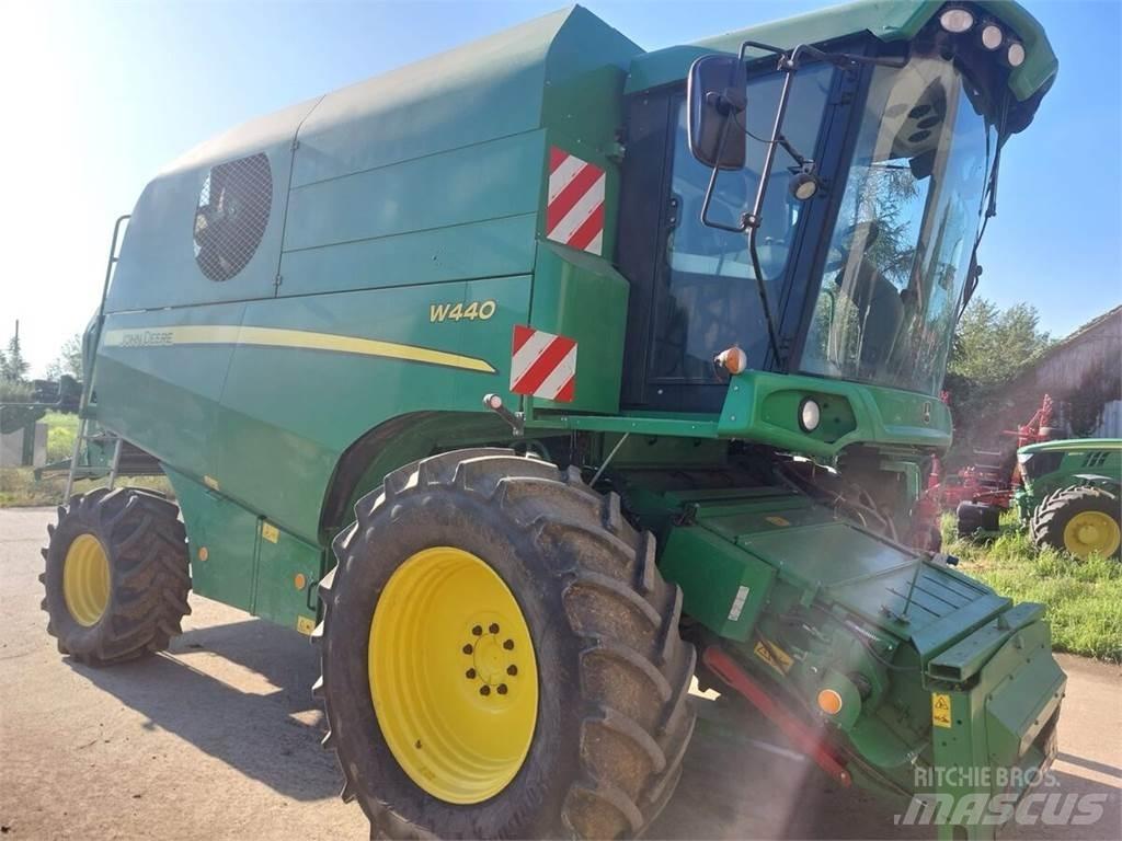John Deere W440 Derliaus nuėmimo kombainai