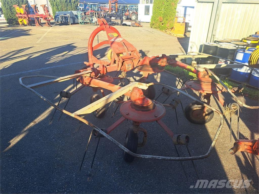 Kuhn 4 Kreisel Šieno grėbliai ir vartytuvai