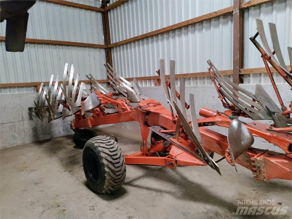 Kuhn Manager 8 NSH Standartiniai plūgai