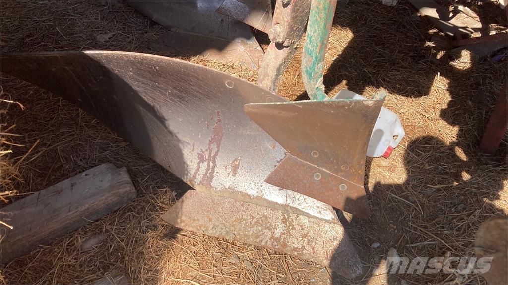 Kverneland LB 100 Standartiniai plūgai