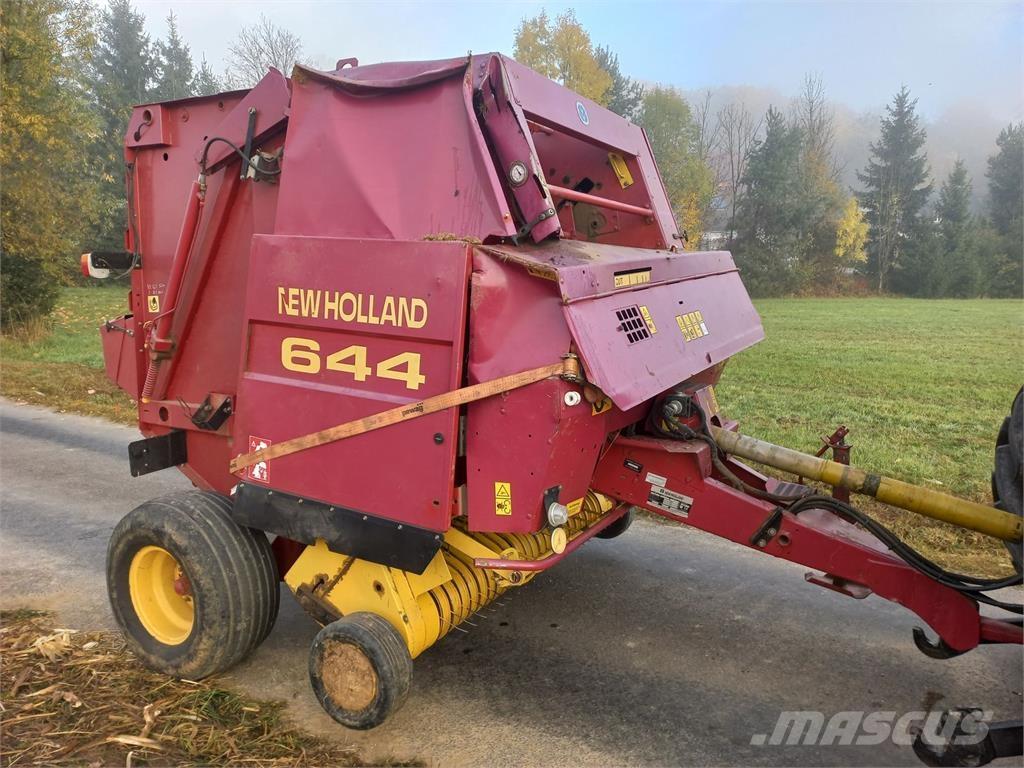 New Holland 644 Ritinių presai