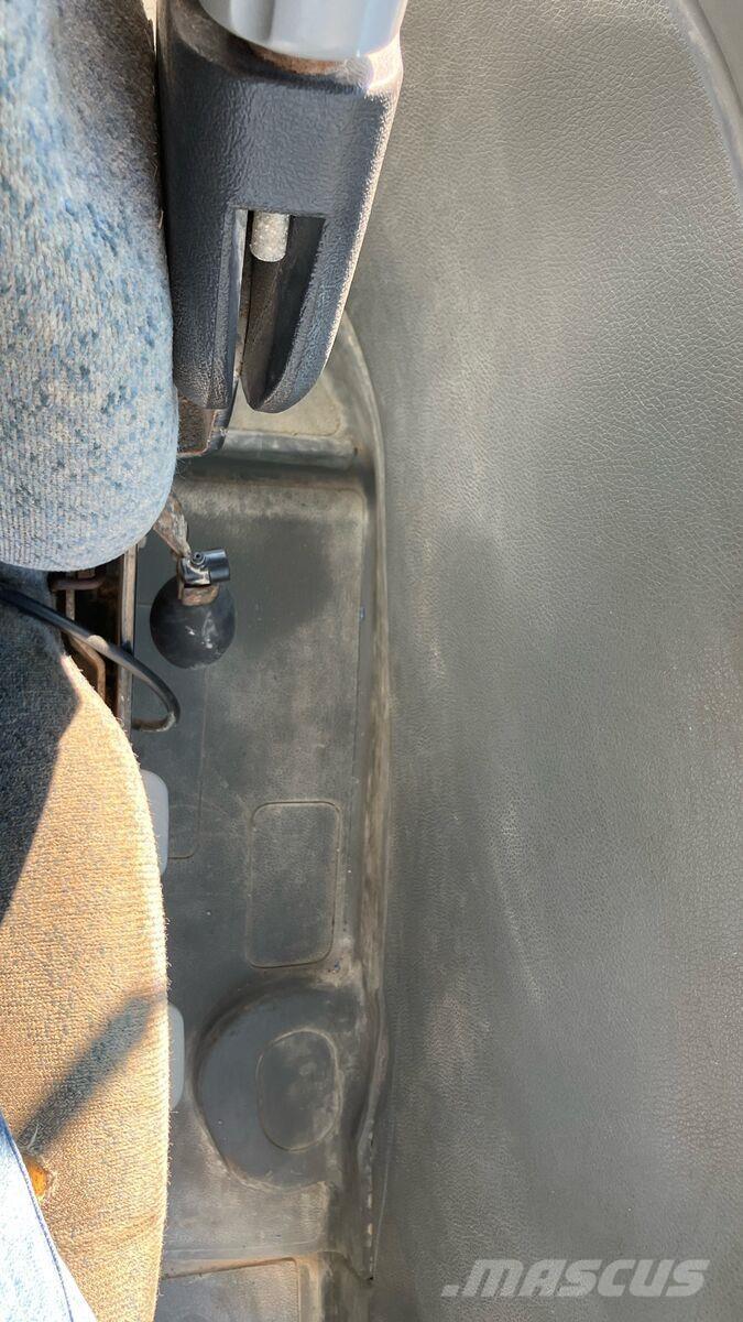 New Holland TL 80 Traktoriai