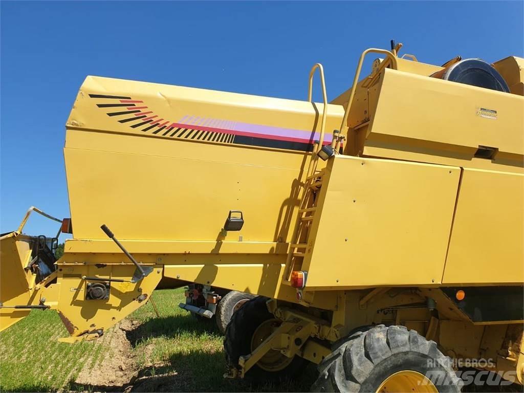 New Holland TX 65 Derliaus nuėmimo kombainai