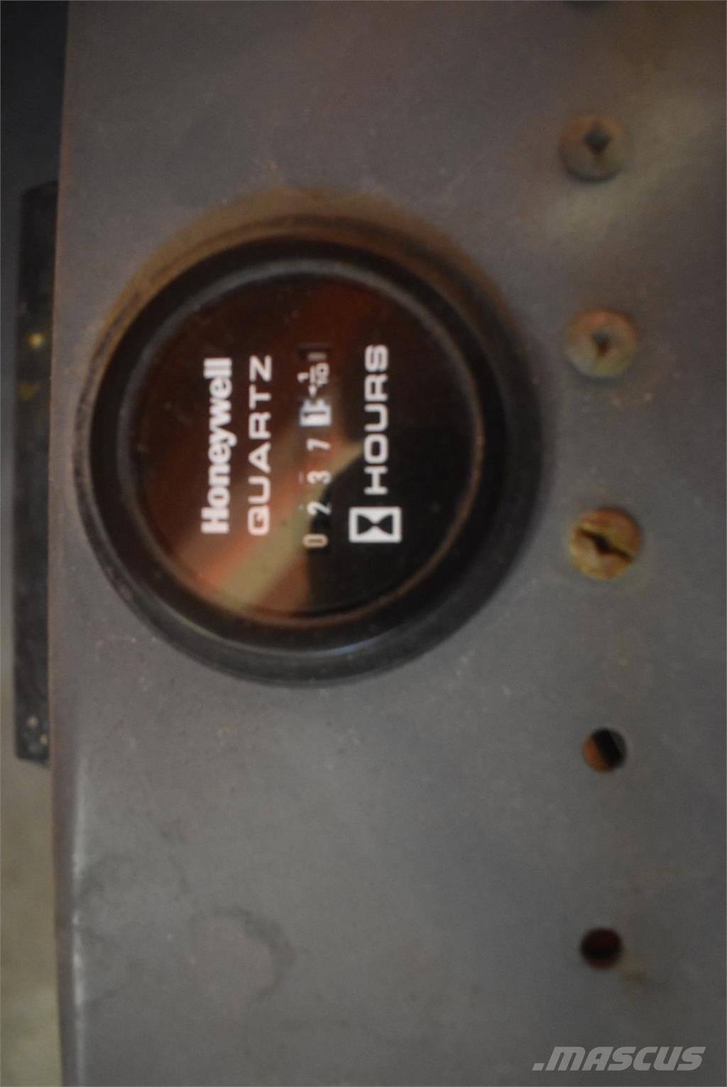 SkyJack SJ-III 3220 Alkūniniai keltuvai