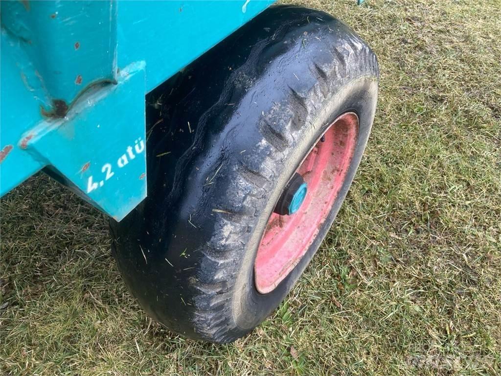 Steyr Hamster 803V Savikrovės priekabos