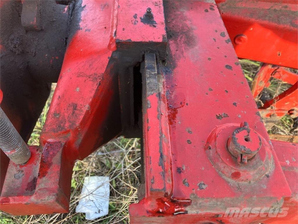 Vogel & Noot LM 820 Standartiniai plūgai