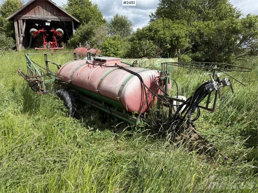 Moteska 2000liter Vynuogienojų purkštuvai