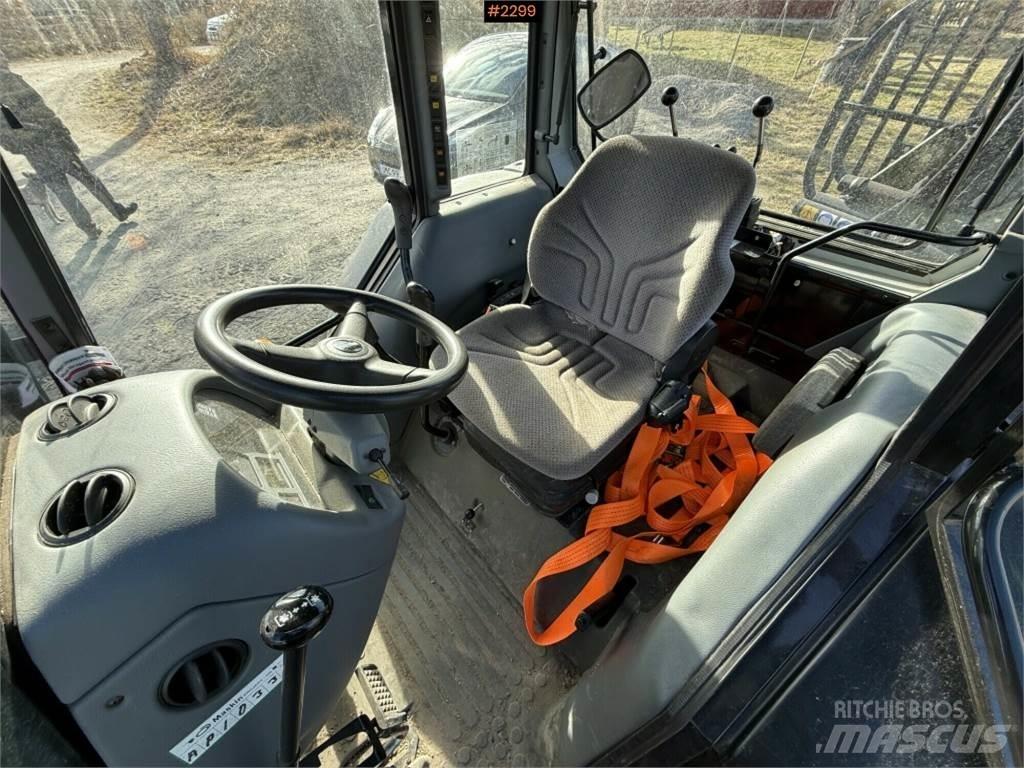 Valtra A75-4 Statyba - Kita