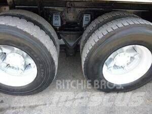 Ford L9000 Savivarčių priekabų vilkikai