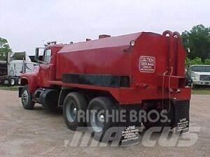 Mack R690ST Vandens sunkvežimiai