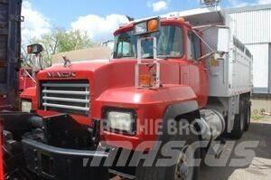 Mack RD688S Sniego peiliai ir valytuvai