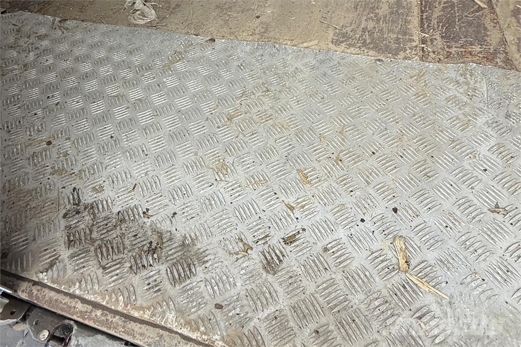 Kel-Berg 34 pl. MEGA Dengtos puspriekabės